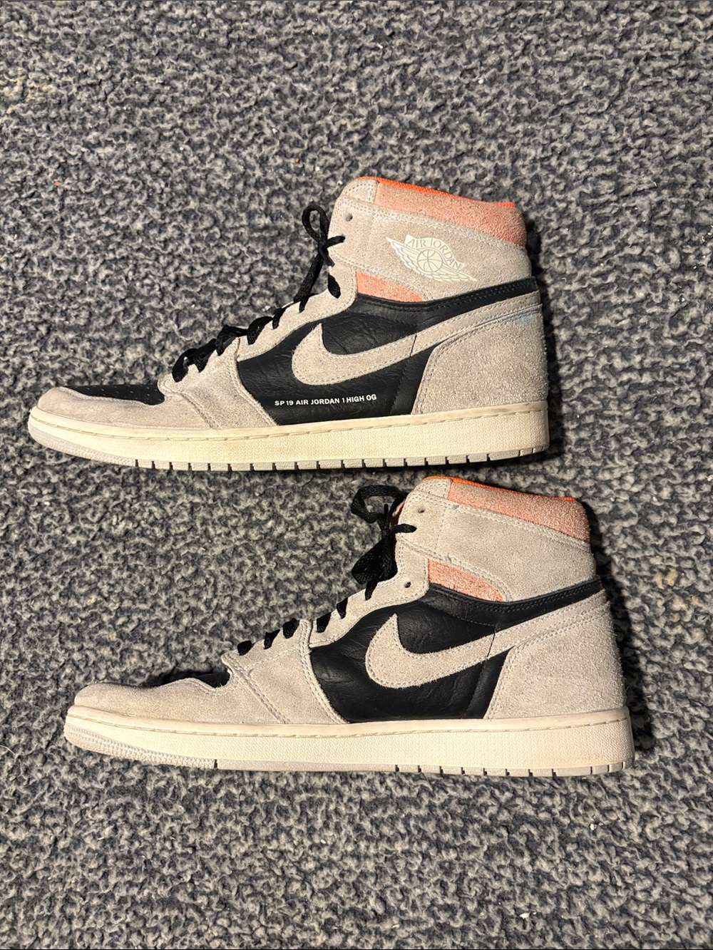 Air Jordan’s Air Jordon 1 Retro High in Neutral Grey Hyper Crimson VG condition! - Picture 3 of 10